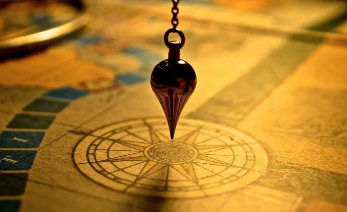 un pendule divinatoire